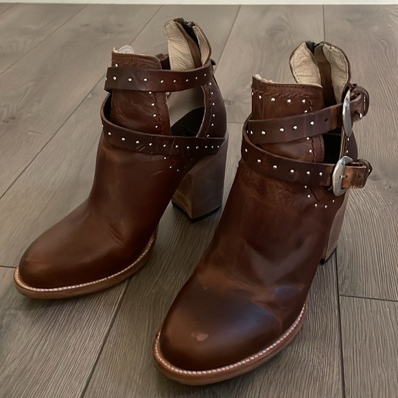 Freebird by Steven Rainbow Studded Buckle Straps Leather Ankle Boots Sz:9 Cognac - Picture 6 of 13